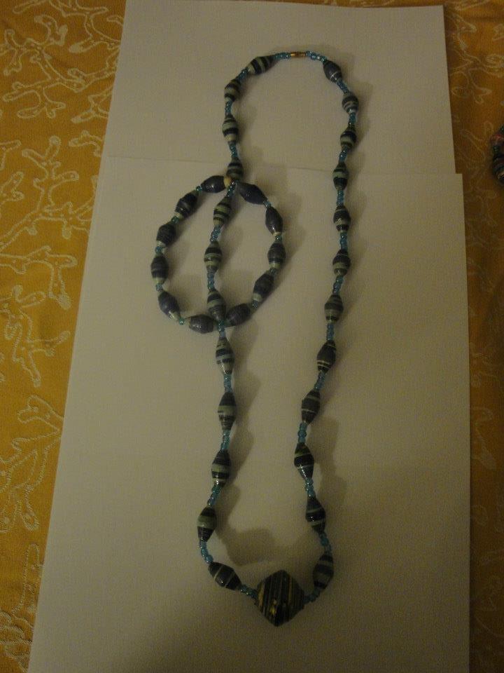 011 Ogrlica sa narukvicom, dugačka 84 cm, ručno rađena od papira